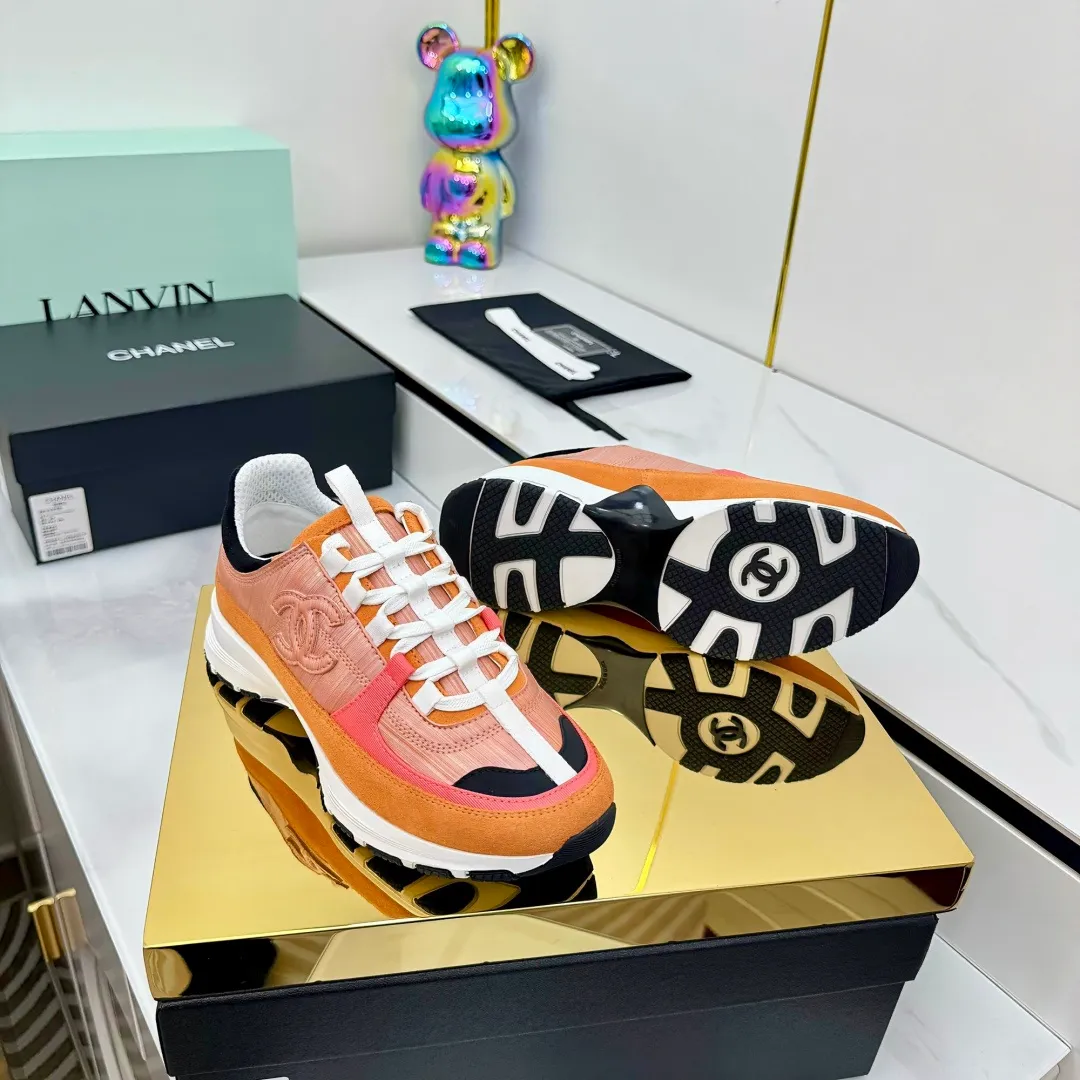 👟👟Ex-factory price 600👟👟High quality! ! ! CHANEL Chanel 25A latest thick-soled casual sports shoes. The counter is synchronized. The counter is very popular. It is a shoe that is very difficult to buy. The most popular thick-soled casual shoes on the Internet. As you can imagine, the most popular thick-soled casual shoes can not be missed. It has both good looks and comfort. Simple and versatile. The thick sole increases the height and is super versatile. Whoever wears it will look better. Upper: cowhide stitching. Lining: breathable mesh. Outsole: TPU original outsole. Size: 35-41 👉